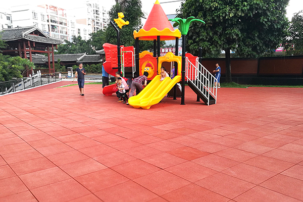 幼儿园选择悬浮拼装地板是看中哪些优点？